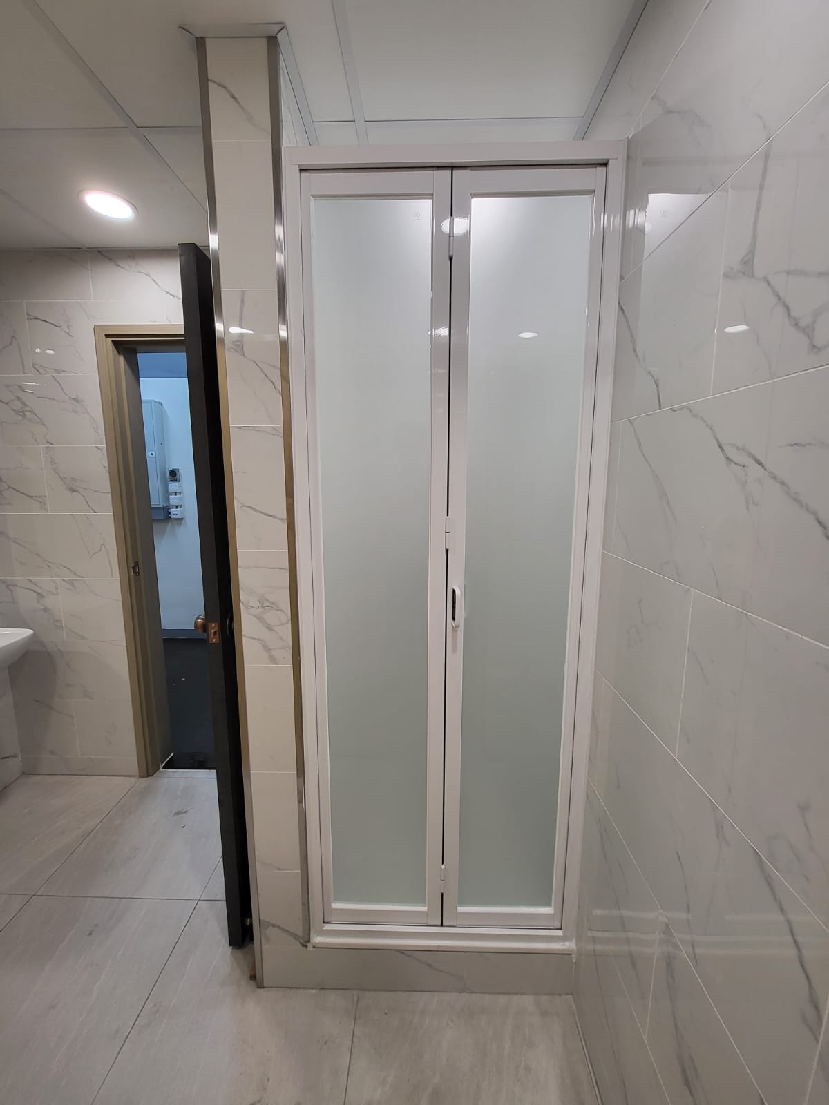 浴室玻璃門擋水