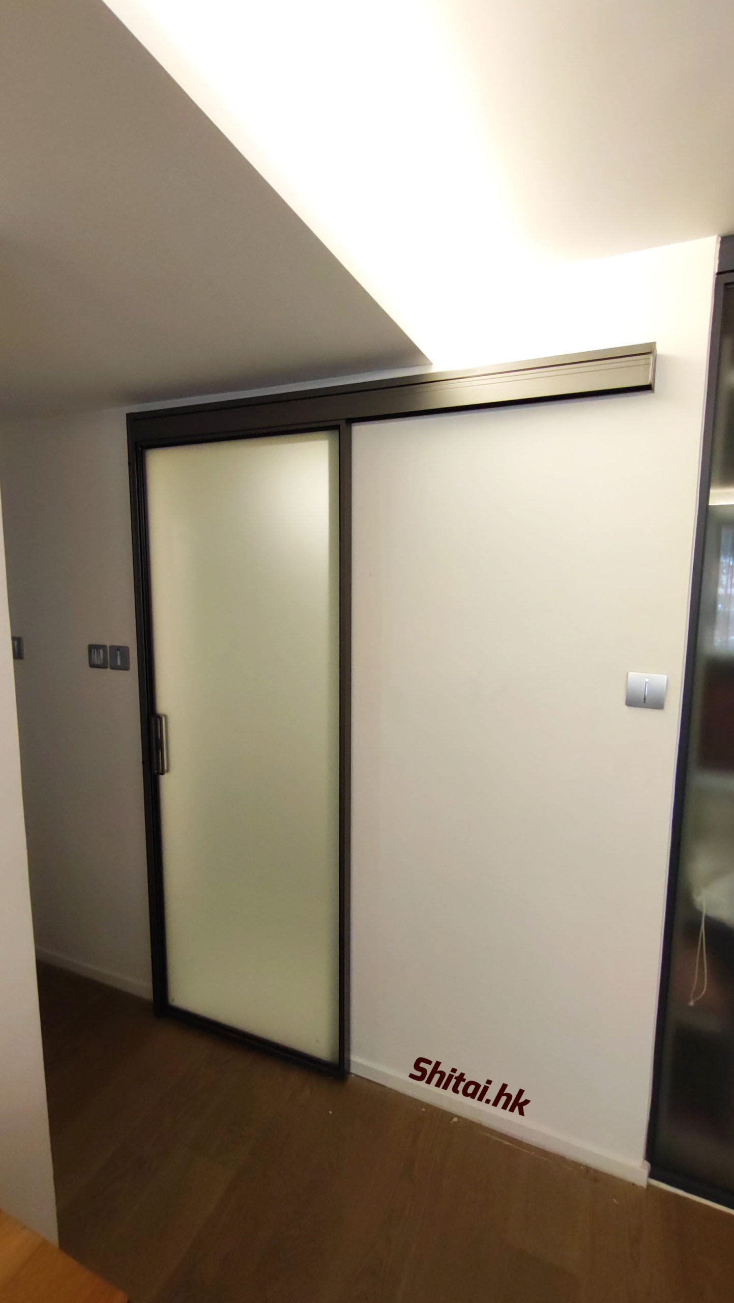 <p>Narrow Frame Interior Door (Grey Color)</p>
