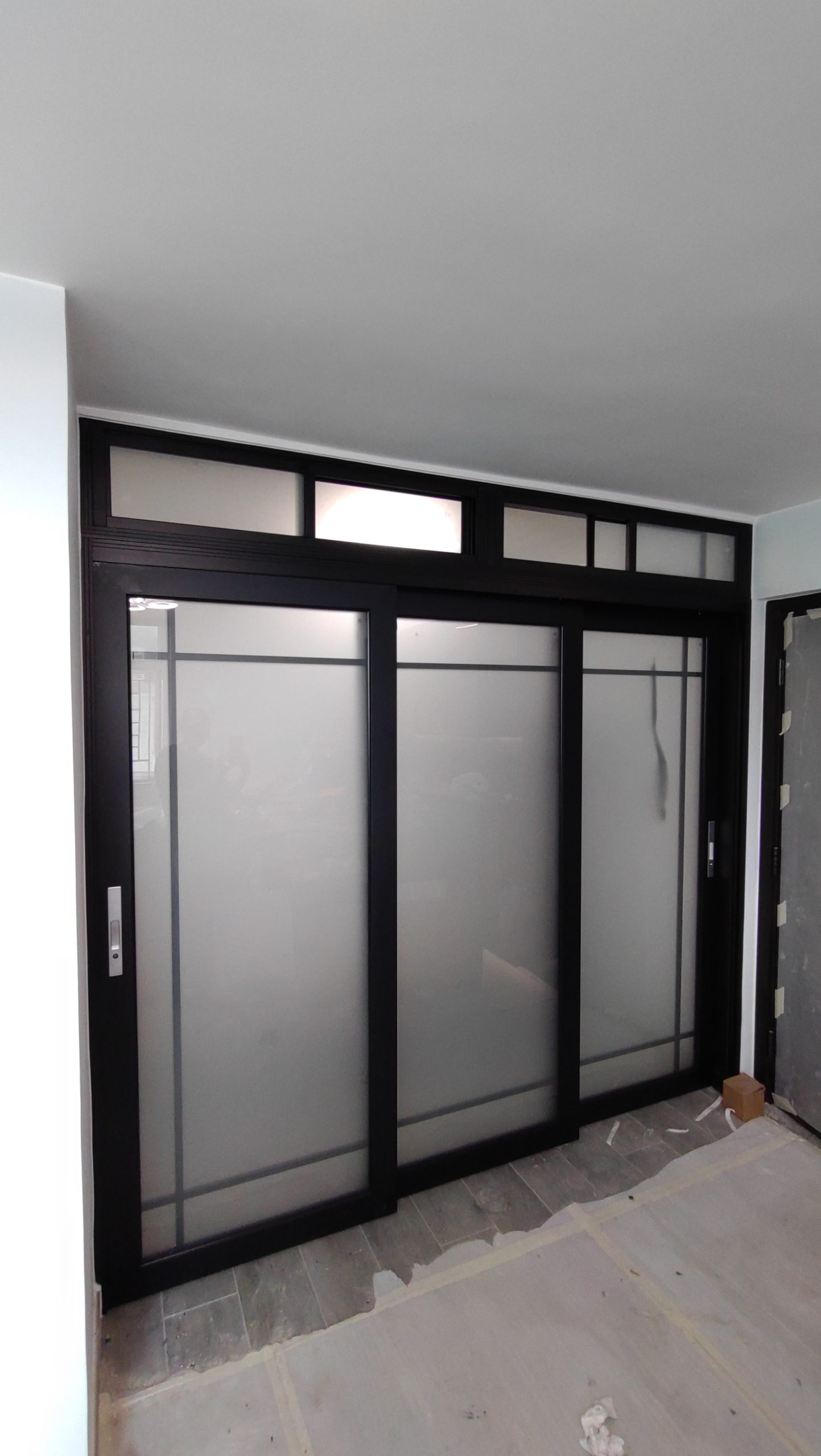 <p>Noraml Frame System for Three Suspended Doors (BLK)</p>
